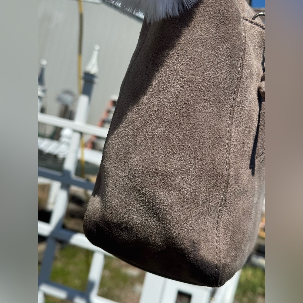 Sak Hobo bag with a slouchy silhouette soft suede in mushroom color - Picture 9 of 16